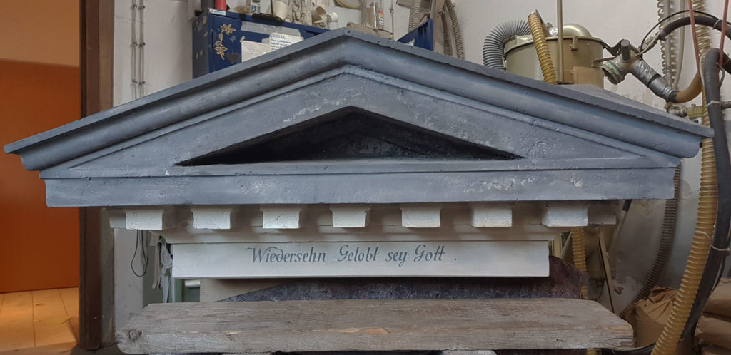 Kapitell-Grabdenkmal