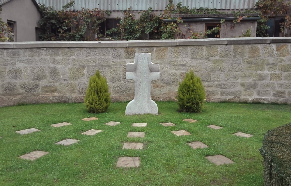 Gestaltung einer Urnenanlage im Friedhof in Immeldorf